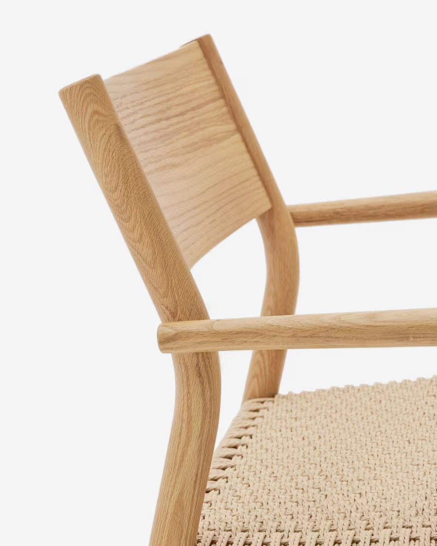 Butaca Yalia de madera maciza roble FSC 100% acabado natural y asiento de cuerda de papel