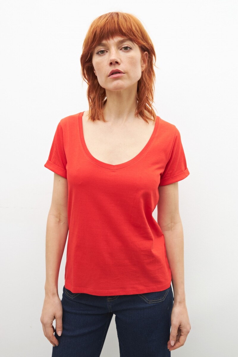 Remera escote en V rojo