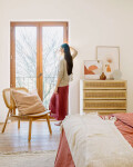 Cómoda Rexit 4 cajones madera maciza y chapa mindi con ratán 90 x 93 cm Cómoda Rexit 4 cajones madera maciza y chapa mindi con ratán 90 x 93 cm