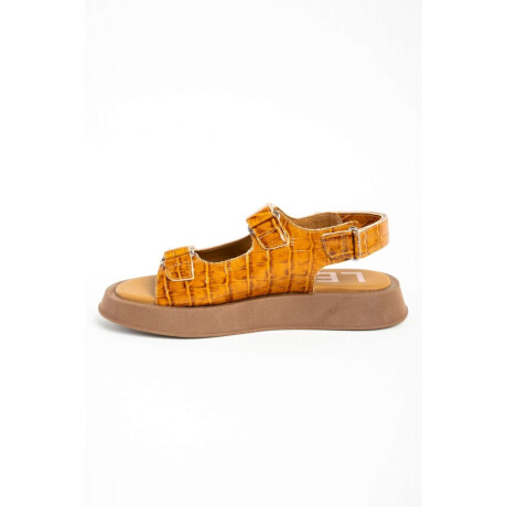 Sandalias De Cuero Croco Caramelo