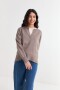 Sweater con cuello abierto y tajos laterales CHOCOLATE