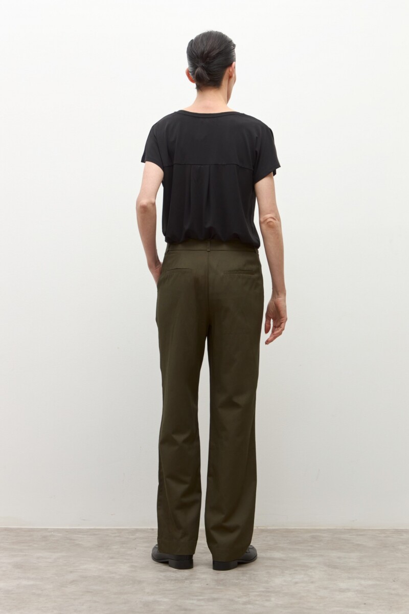 Pantalón clásico verde oliva