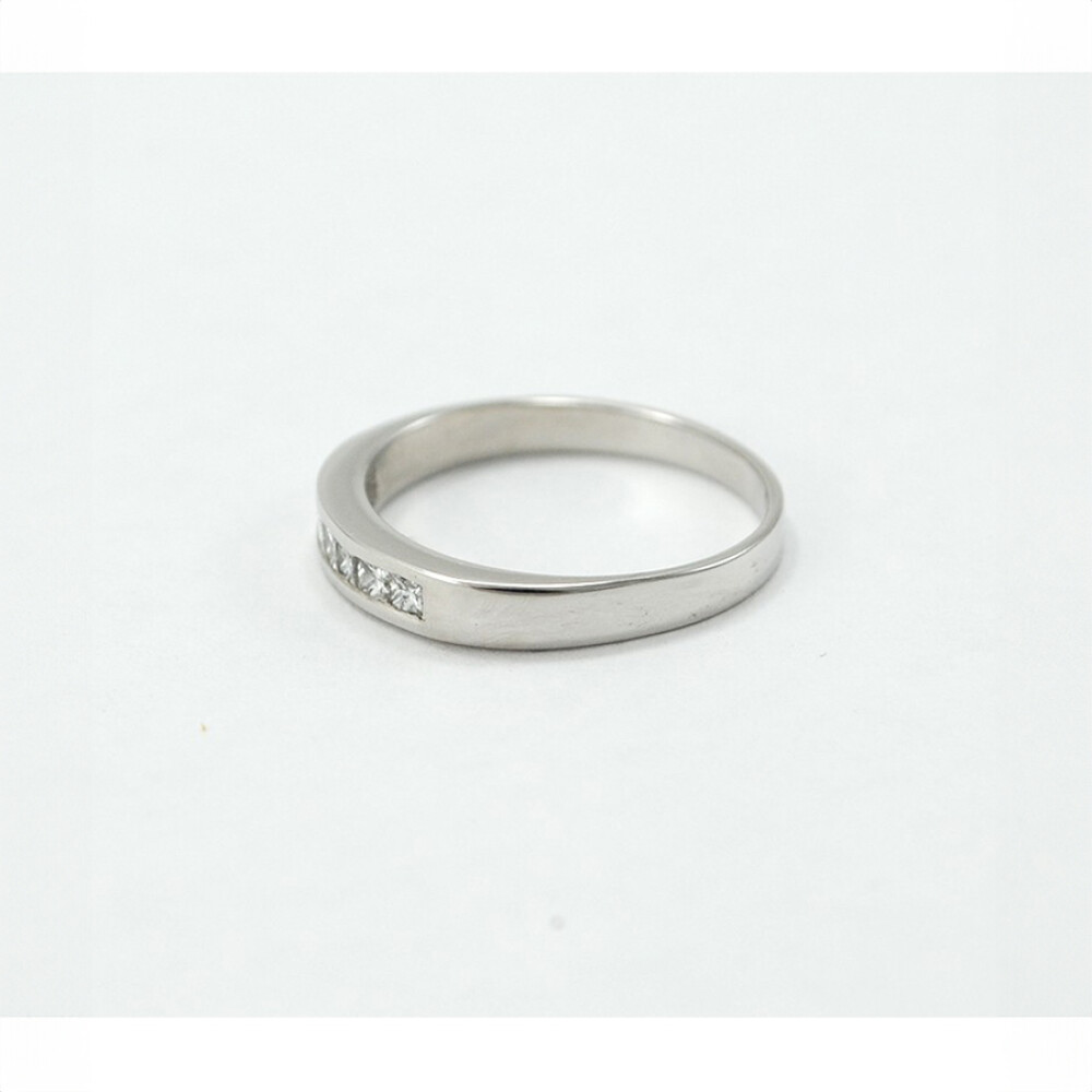 Anillo Oro 18K Blanco Y 7 Brillantes Corte Princesa Anillo Oro 18K Blanco Y 7 Brillantes Corte Princesa