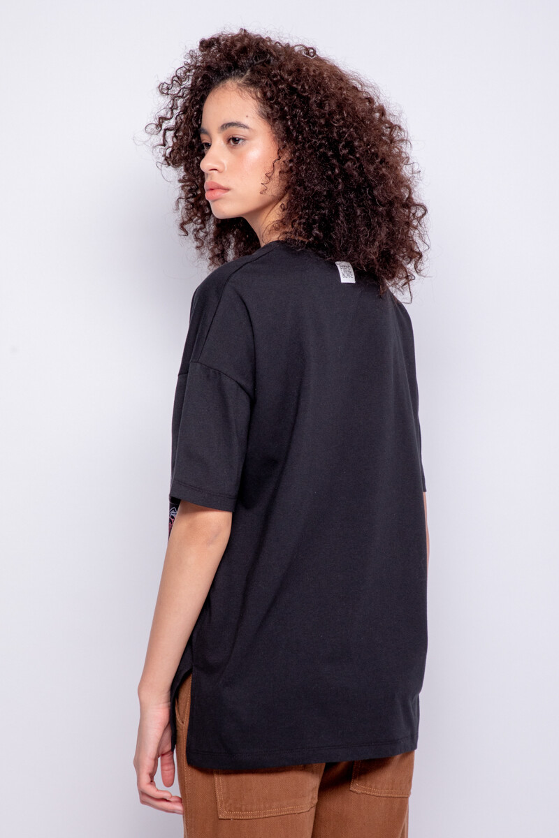 REMERA BERRY MARKET Negro