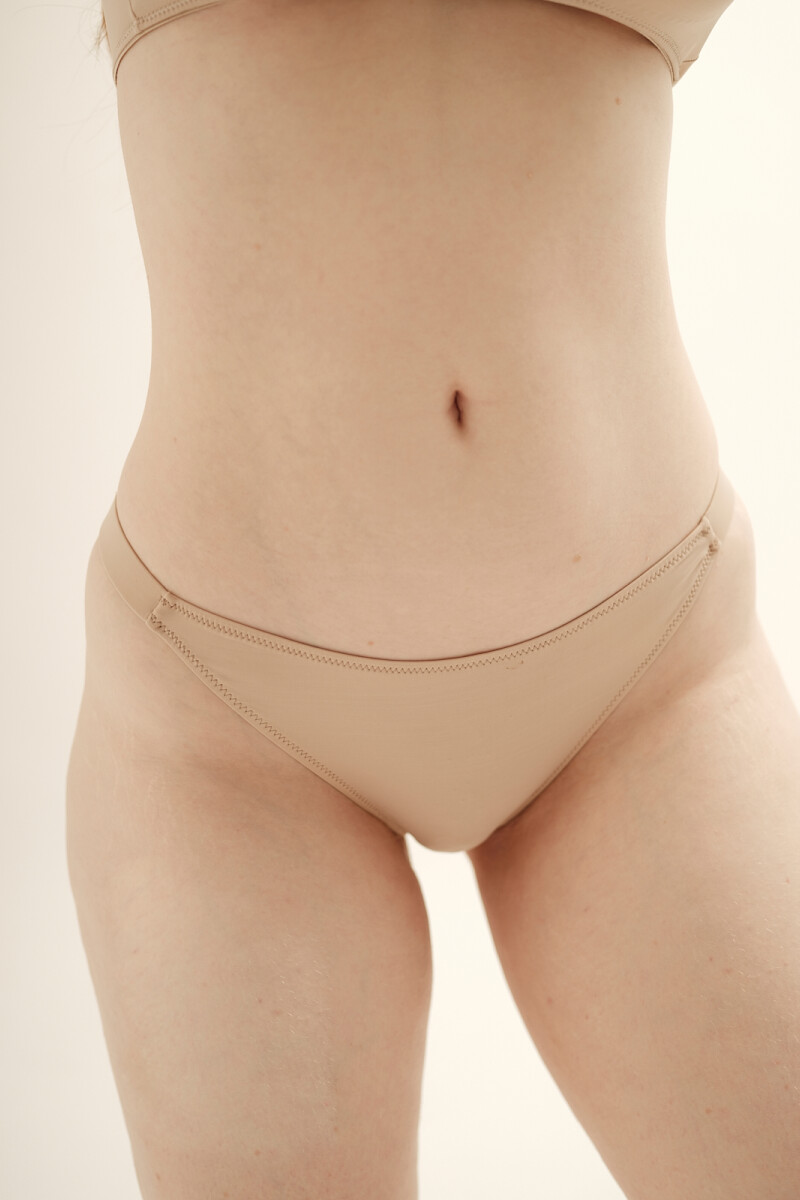 Pantie Vera ECO – Costados angostos que estilizan tu figura y acompañan tus días Tostado