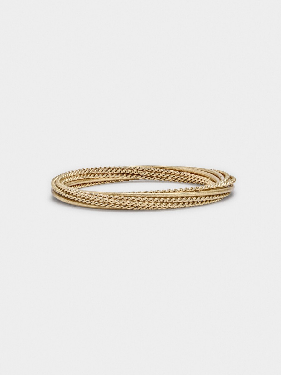 Set De Pulseras Lisas Y Entrelazadas dorado
