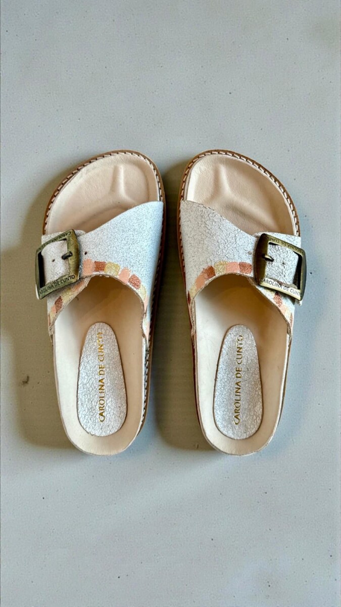 Sandalias KIRA Línea Ottenta Blancas Con Arte 