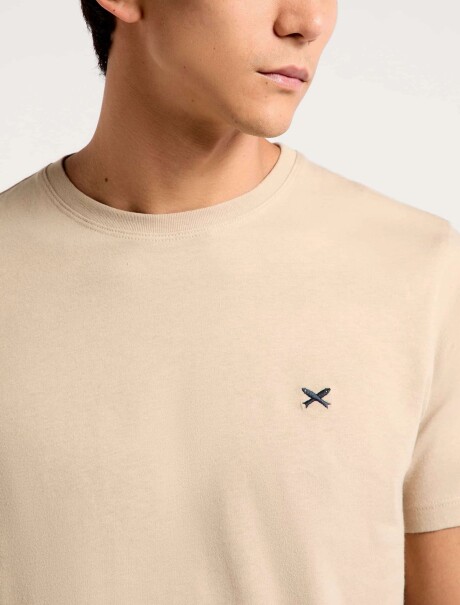 CAMISETA BÁSICA WORLD CON BORDADO BEIGE
