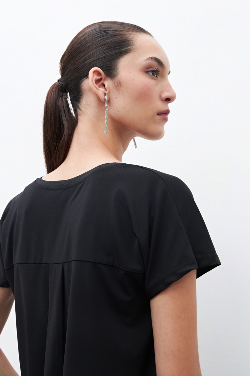 Blusa escote en V negro