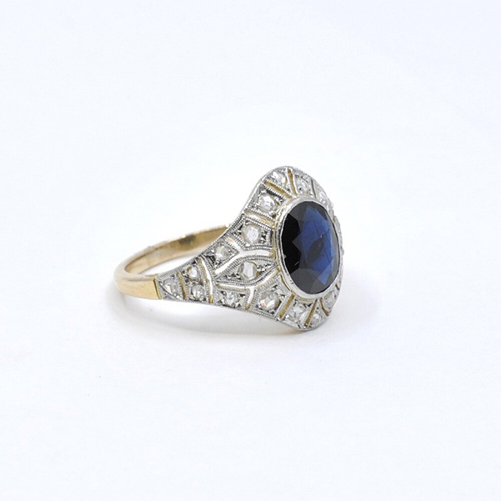 Anillo Antiguo En Oro 18K, Zafiro Azul Legítimo Y Diamantes Anillo Antiguo En Oro 18K, Zafiro Azul Legítimo Y Diamantes