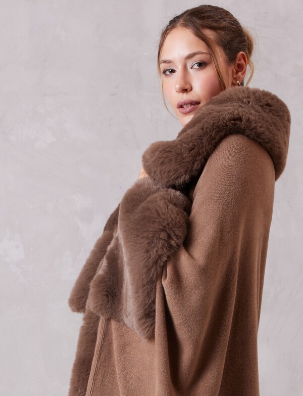 Ruana Aplique Simil Piel TOSTADO