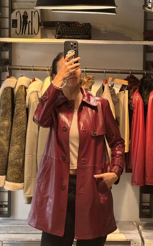 TRENCH CUERO LUA BORDO