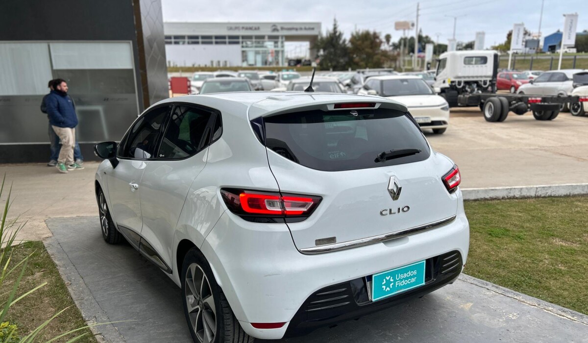 Renault Clio 1.2 Expression - 2017 Renault Clio 1.2 Expression - 2017