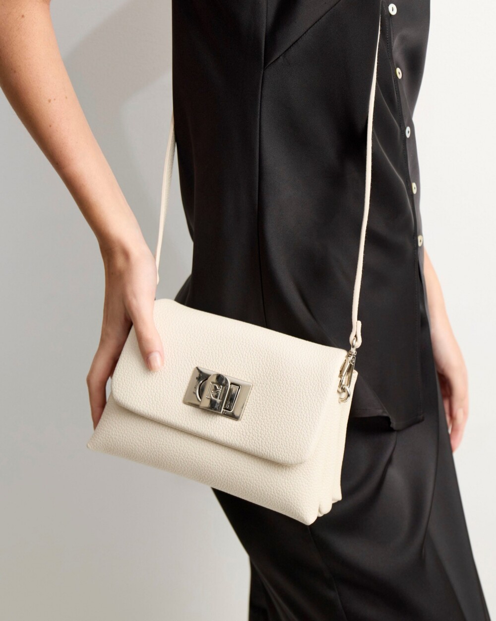 Mini bag Leisure en efecto cuero graneado Natural