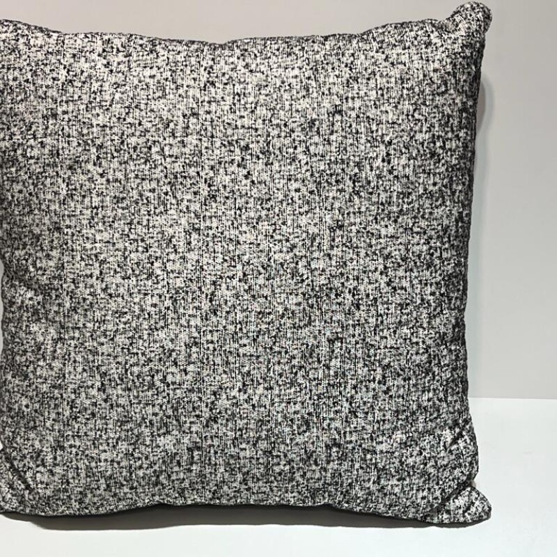 ALMOHADON BLANCO Y NEGRO JASPEADO ALMOHADON BLANCO Y NEGRO JASPEADO