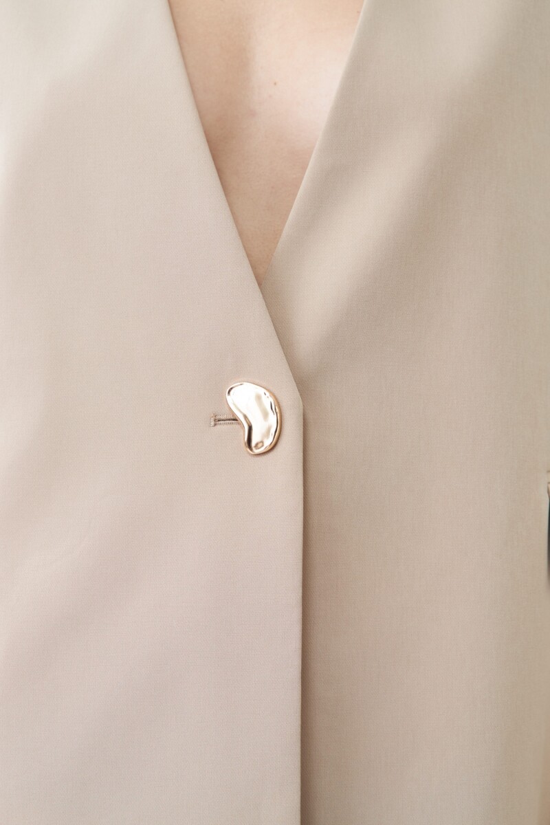 Chaleco largo con botón metálico beige