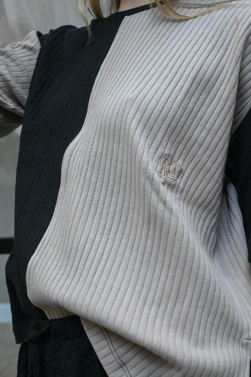 Remera Galia NEGRO Y CRUDO