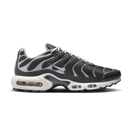 NIKE AIR MAX PLUS Black