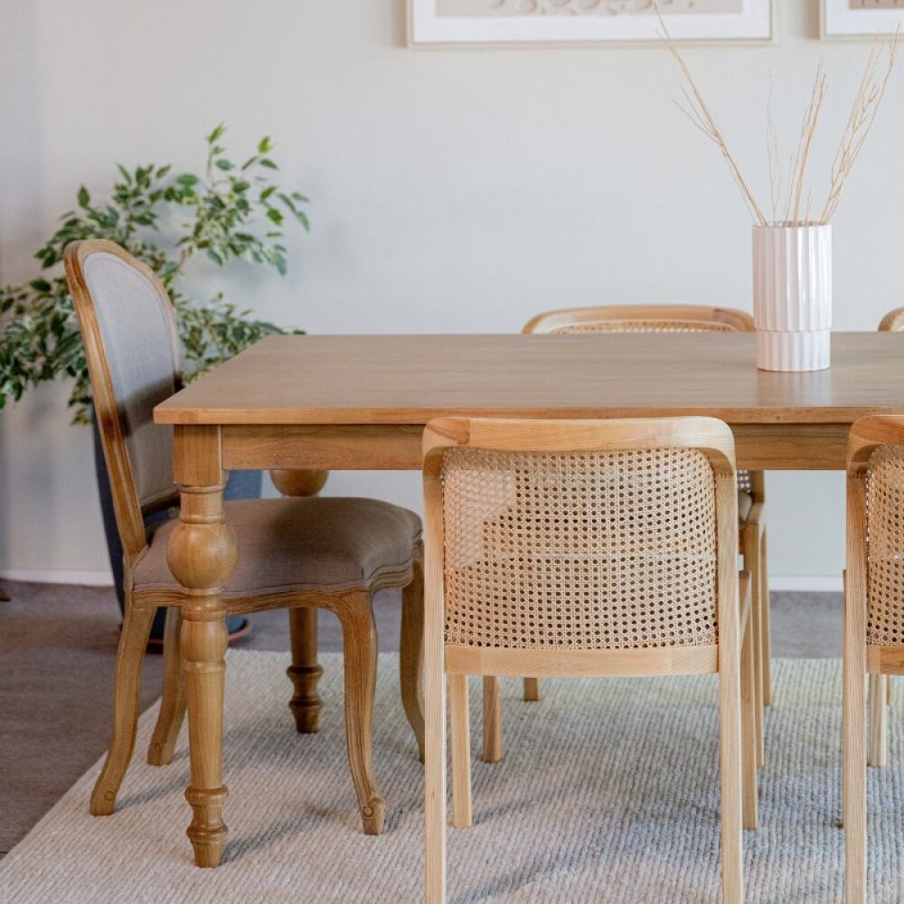 Silla Signora / Madera y tapizado beige Silla Signora / Madera y tapizado beige