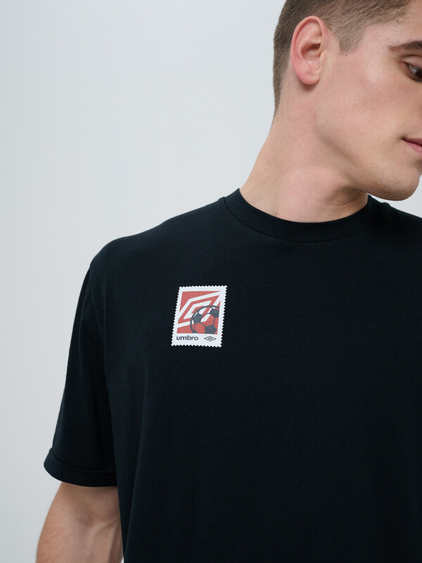 REMERA STAMP Umbro Hombre 002