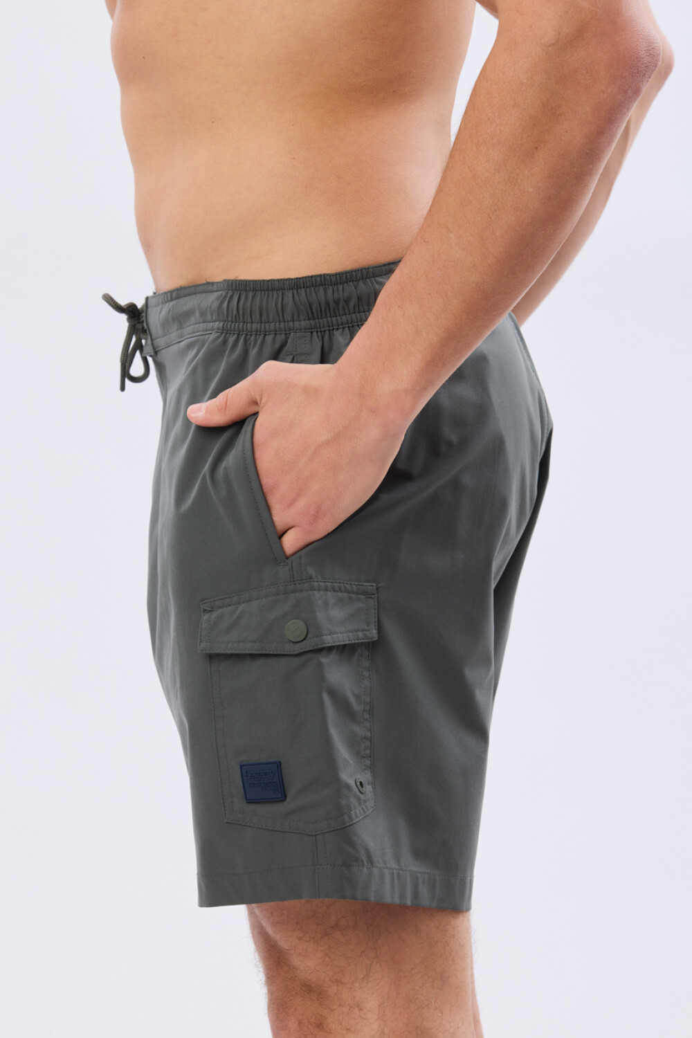 SHORT CARGO DE BAÑO LISO Verde