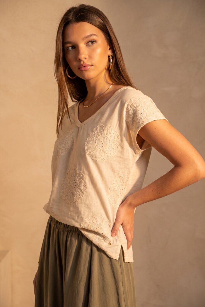 Remera Bordada Alodón Flame Beige