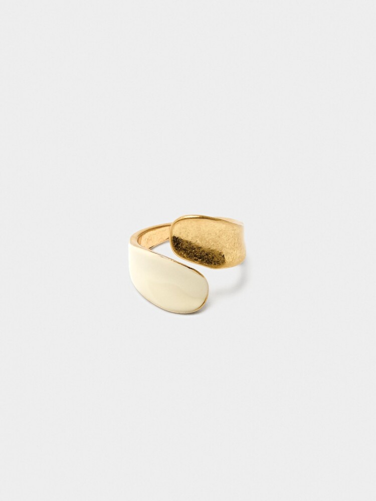 Anillo Cruzado Con Esmalte beige