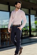 Pantalón tipo Chino. Pantalón tipo Chino.