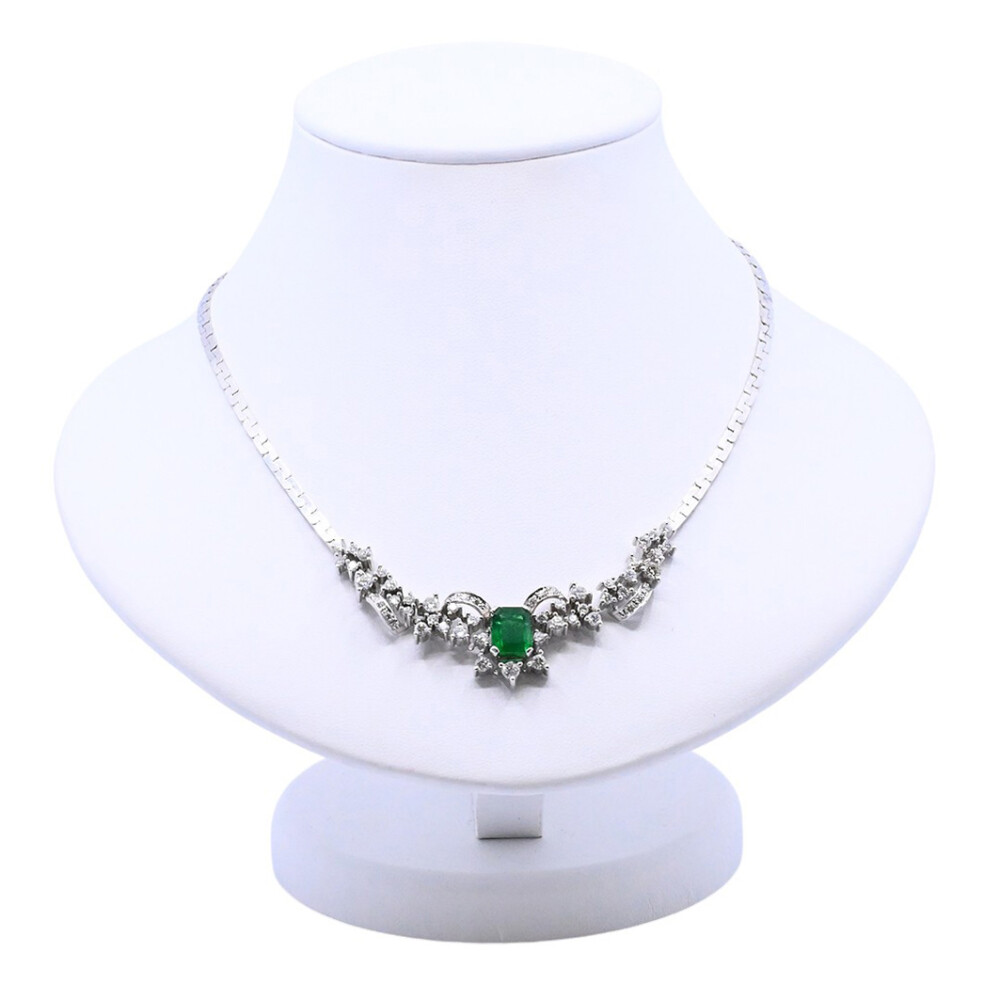 Gargantilla oro 18k con esmeralda central y brillantes. Gargantilla oro 18k con esmeralda central y brillantes.