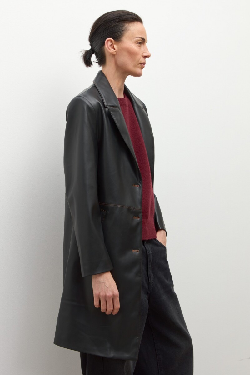 Blazer eco cuero pespuntes negro