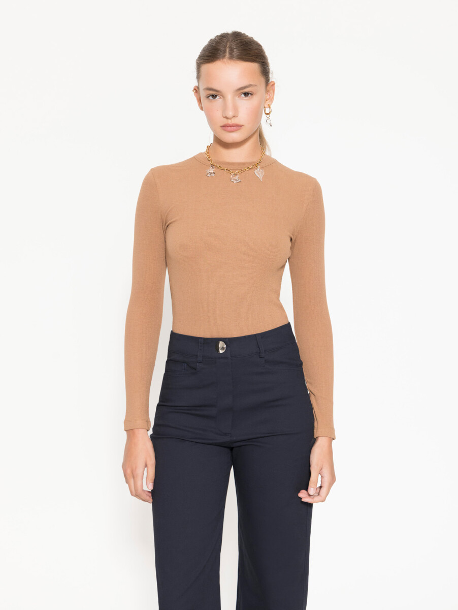 REMERA KENDALL 