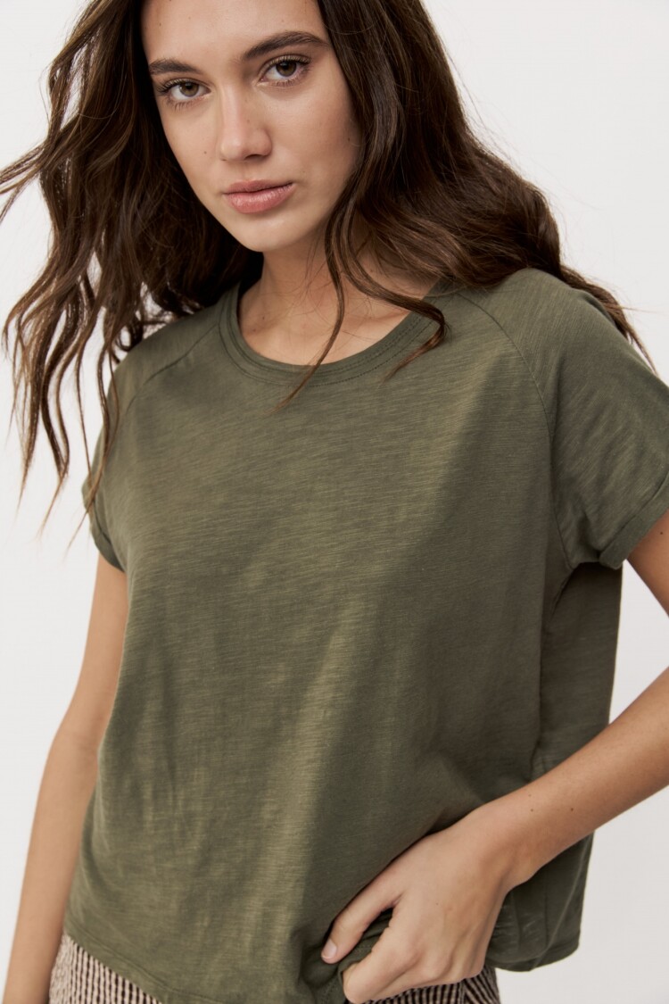 REMERA FEME Verde Militar