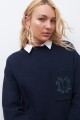 Sweater oversized con bolsillo bordado azul marino
