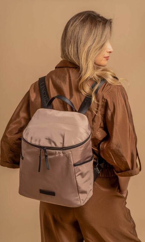 MOCHILA VIOLETA TOPO