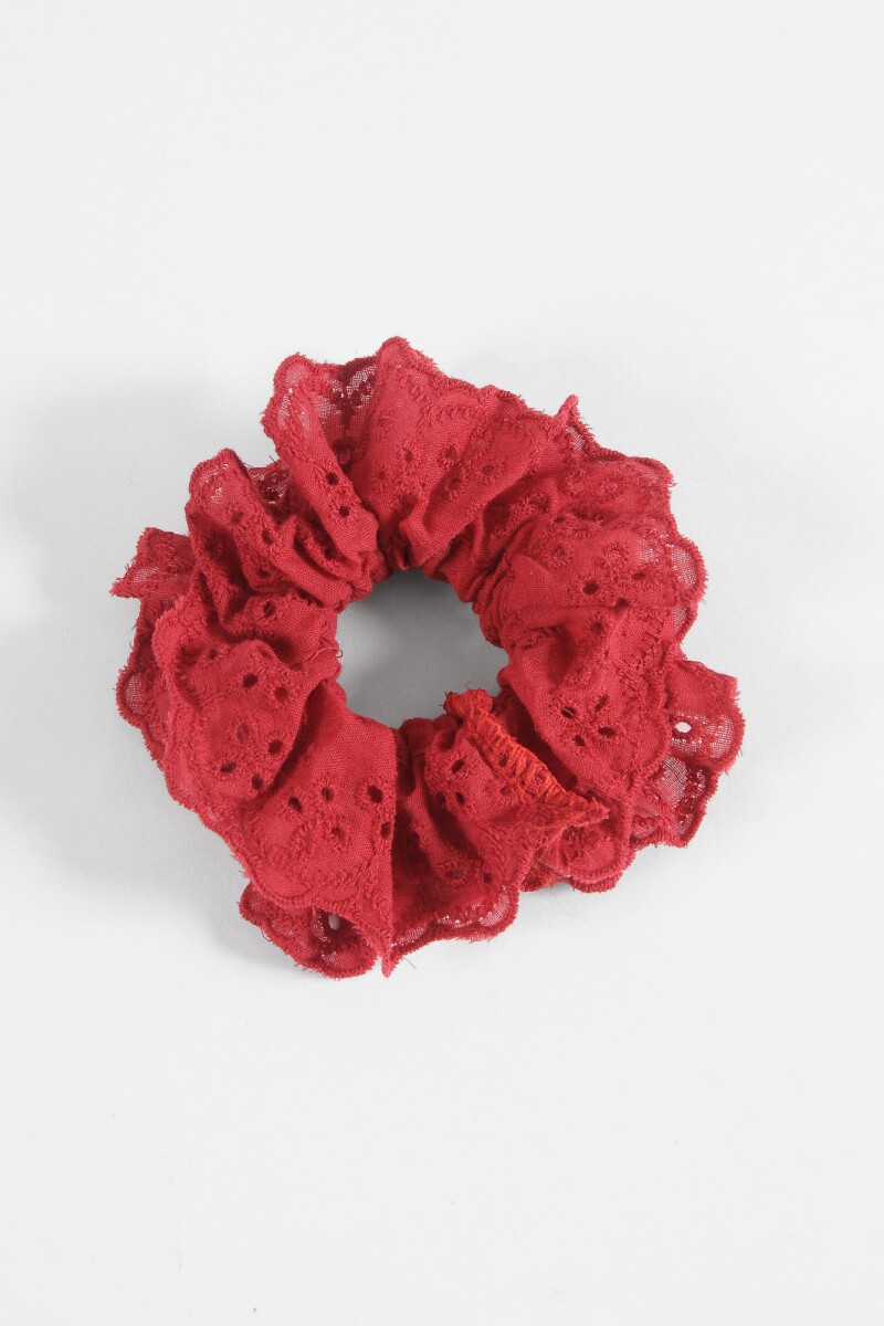 Gomita scrunchie broderie rojo
