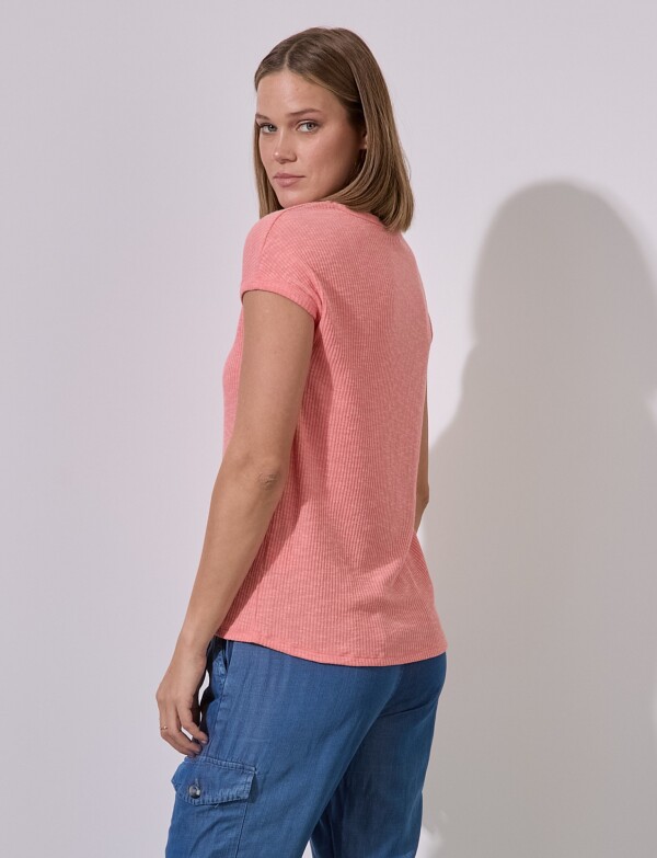 Remera Rib Escote V CORAL