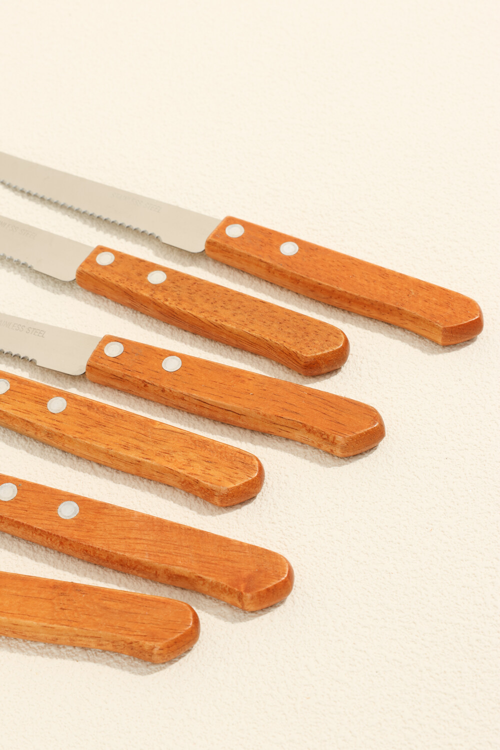 Cuchillo Mango Madera, 6un. Color Unico
