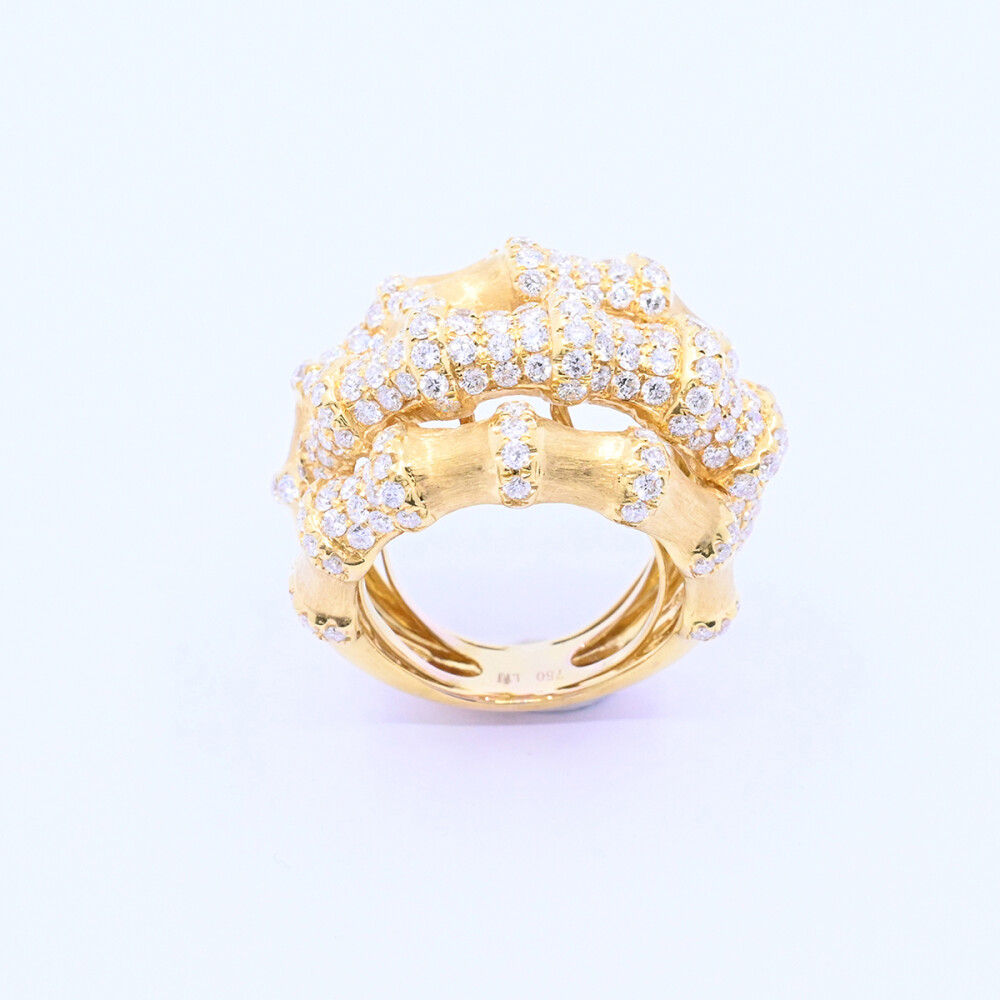 Anillo oro 18k con brillantes. Anillo oro 18k con brillantes.