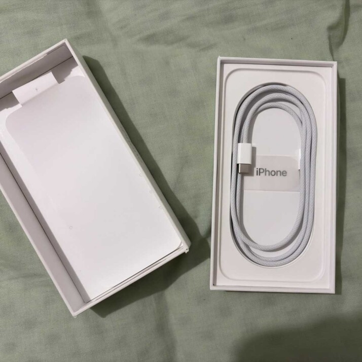 iPhone 16e 256GB - White iPhone 16e 256GB - White