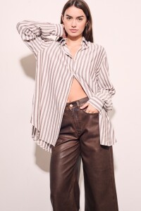 Blusa Raya Negra Y Cruda Cafe