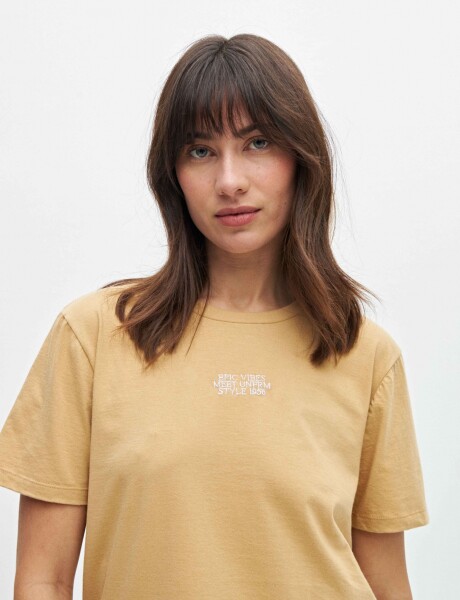 Remera básica Alaina Dulce de leche