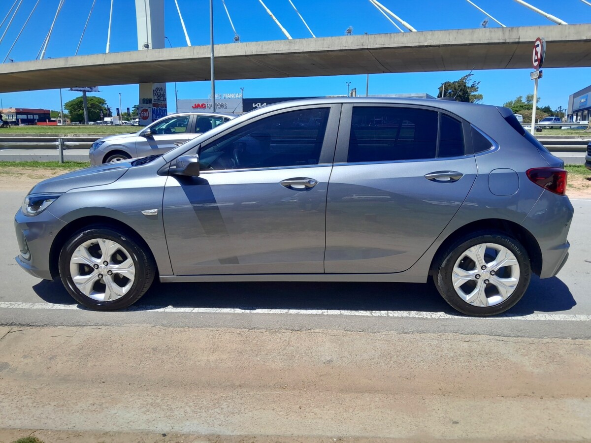 Chevrolet Onix Premier 1.0T AT| Permuta / Financia Chevrolet Onix Premier 1.0T AT| Permuta / Financia