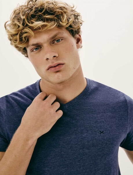 PIJAMA CON BORDADO AZUL