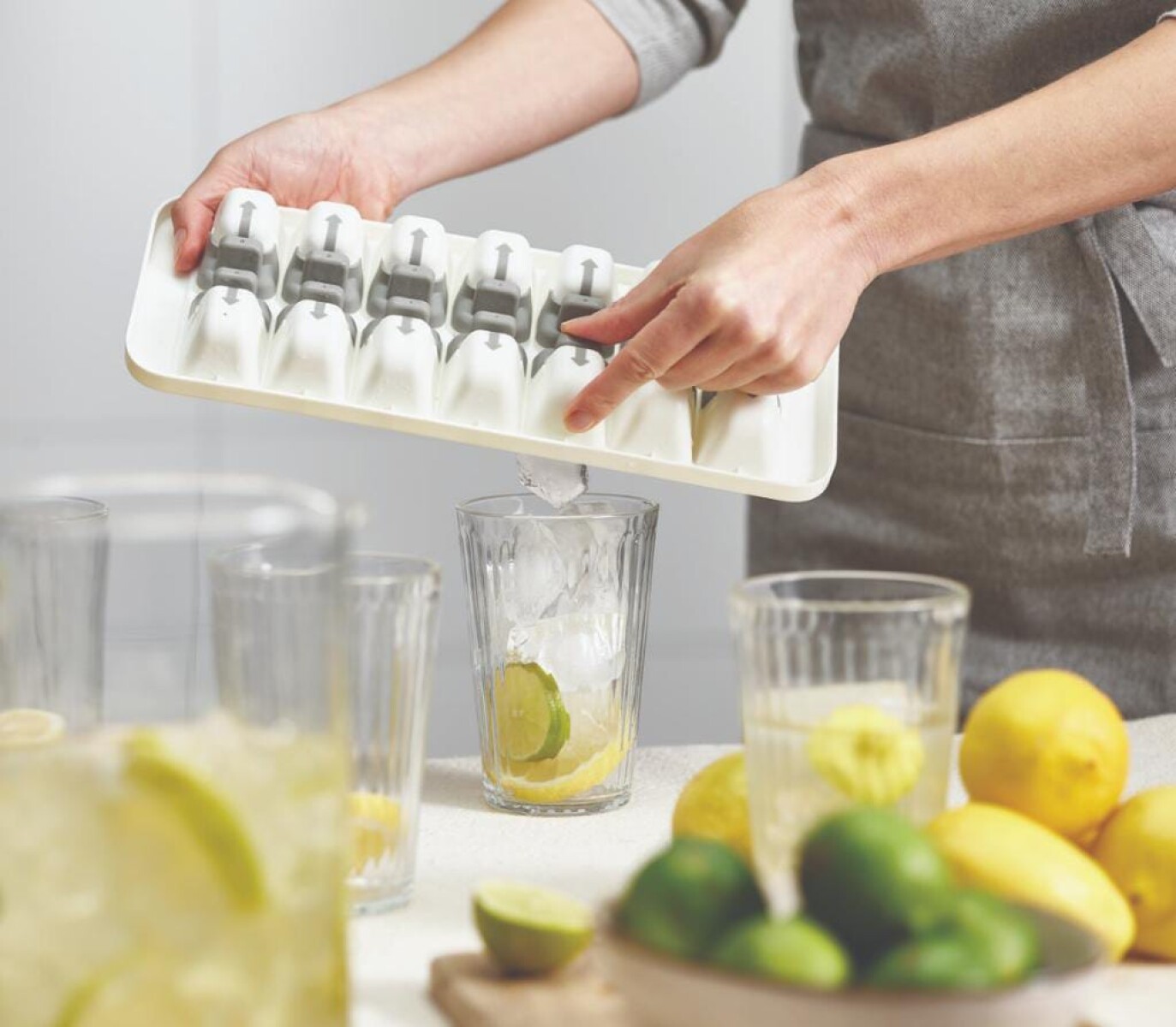 Cubetera con tapa “Easy-Release” Joseph Joseph Duo 