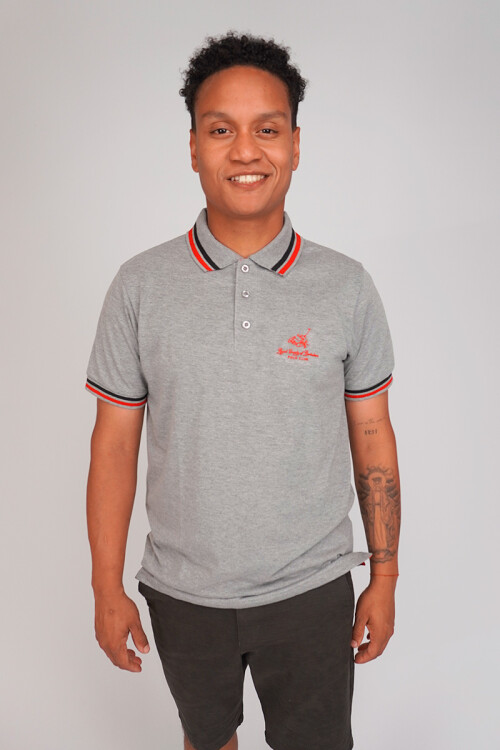 Remera Manga Corta con Cuello Estilo Piqué Gris