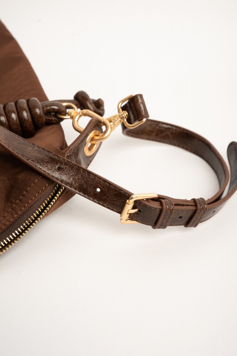 Cartera Con Charm Chocolate