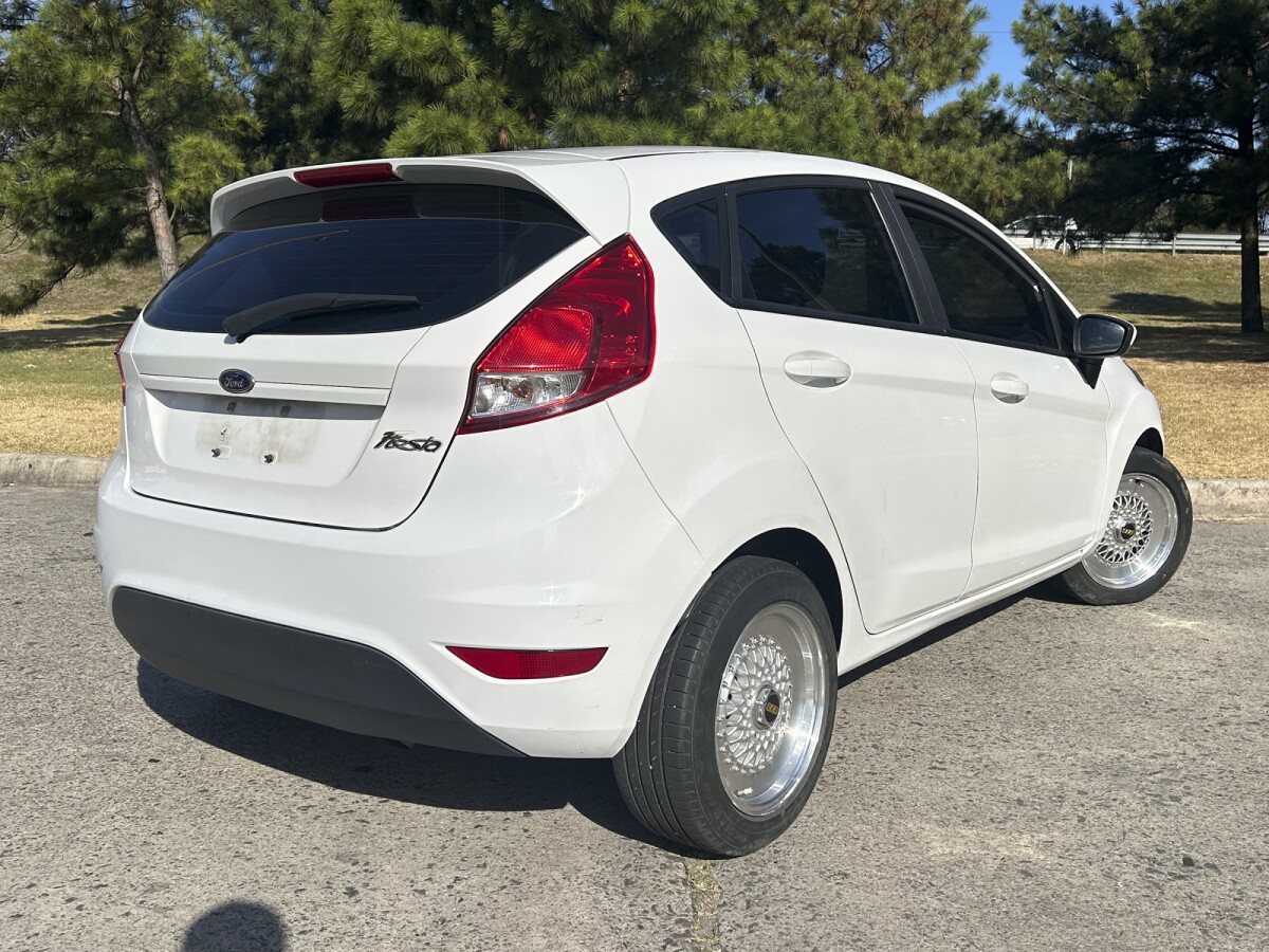 Ford Fiesta 2018 EXCELENTE ESTADO! | Permuta / Financia Ford Fiesta 2018 EXCELENTE ESTADO! | Permuta / Financia