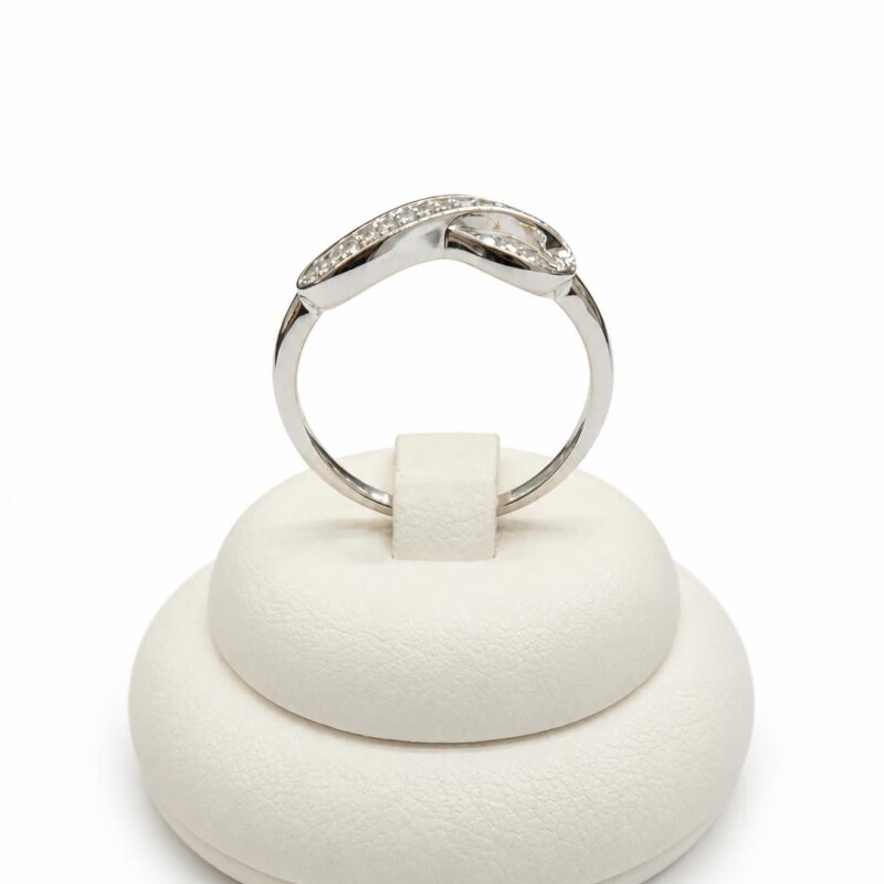 Anillo infinito con Zirconias Anillo infinito con Zirconias
