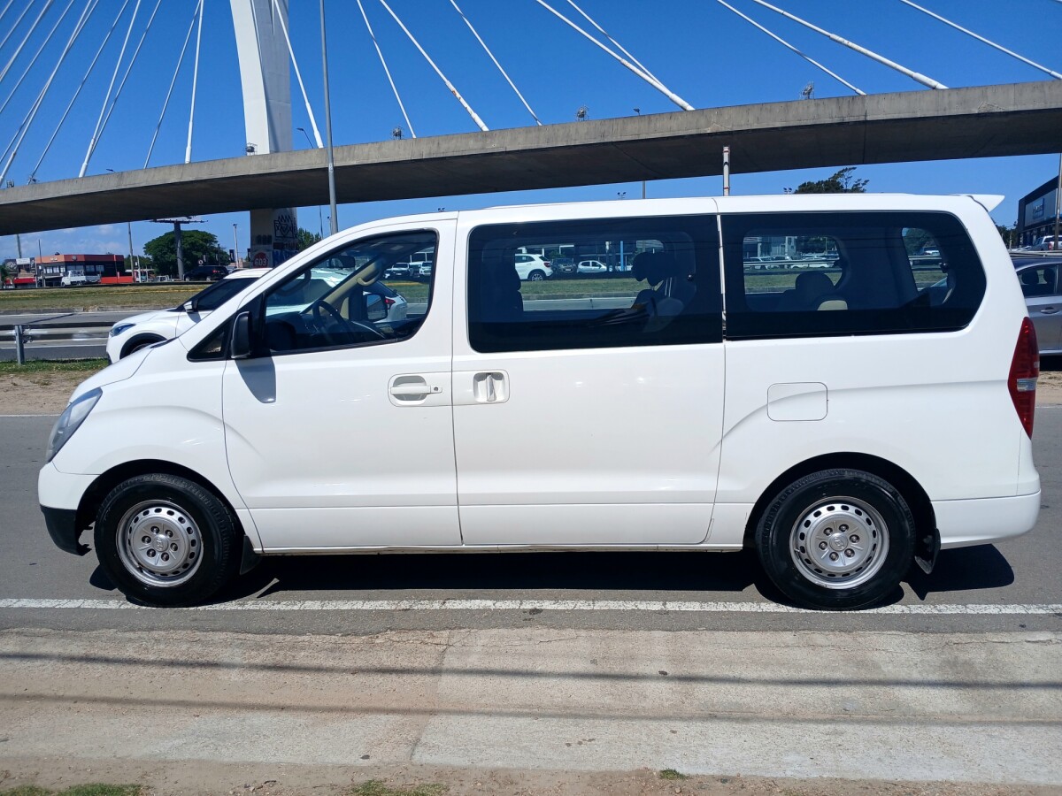 Hyundai H-1 Minibus 2.4 12 Pasajeros Extra Full Hyundai H-1 Minibus 2.4 12 Pasajeros Extra Full