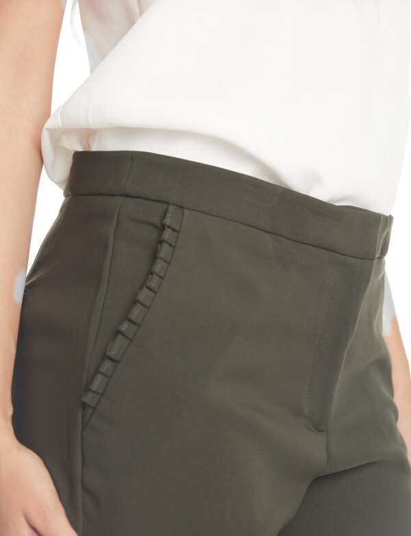 Pantalon Slim & Detalle Plisado OLIVA